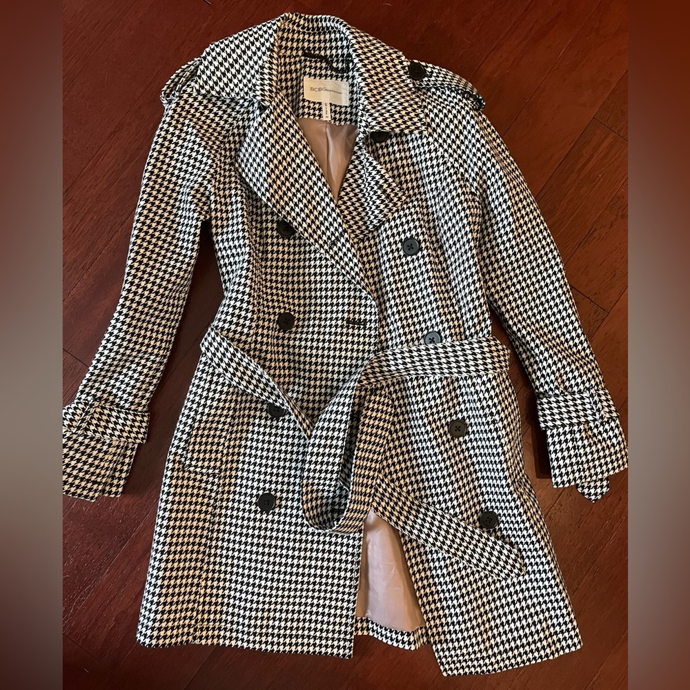 Black and white houndstooth BCBGeneration trench-coat in XS